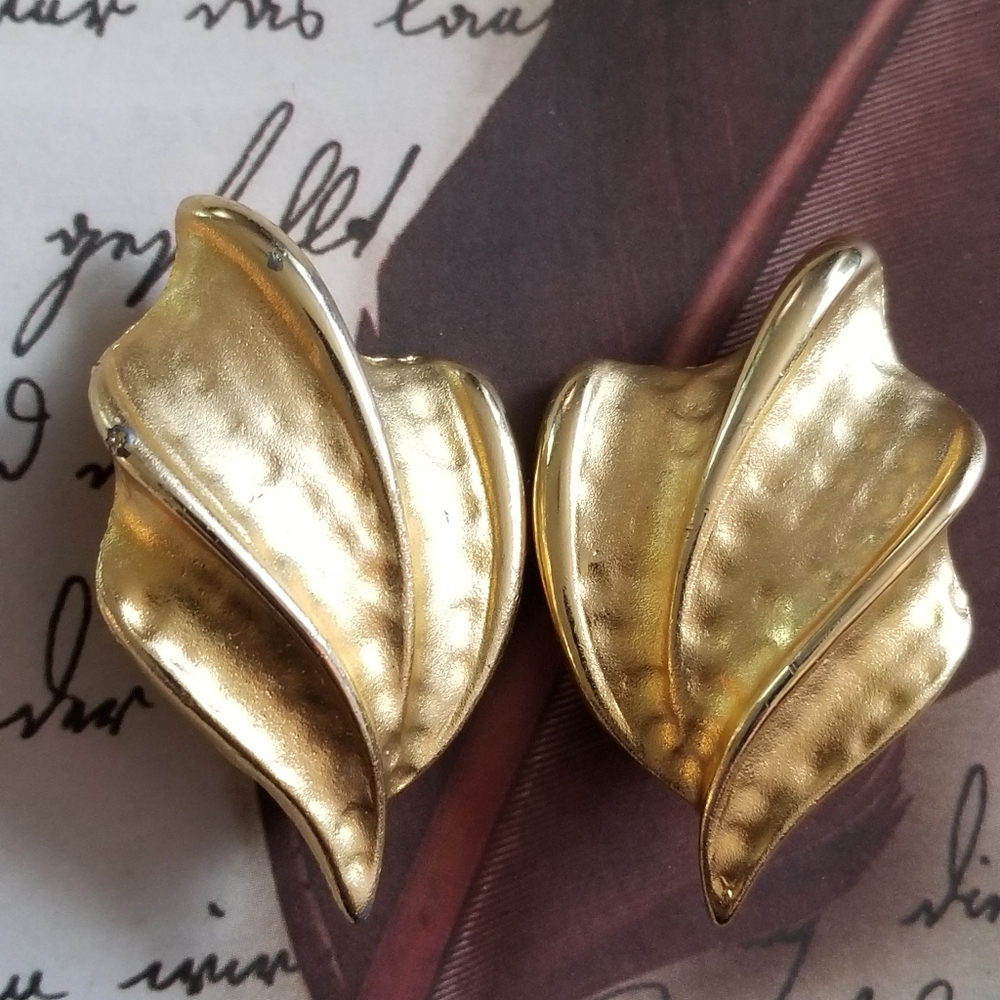 Vintage massive clip earrings gold tone abstract statement runway